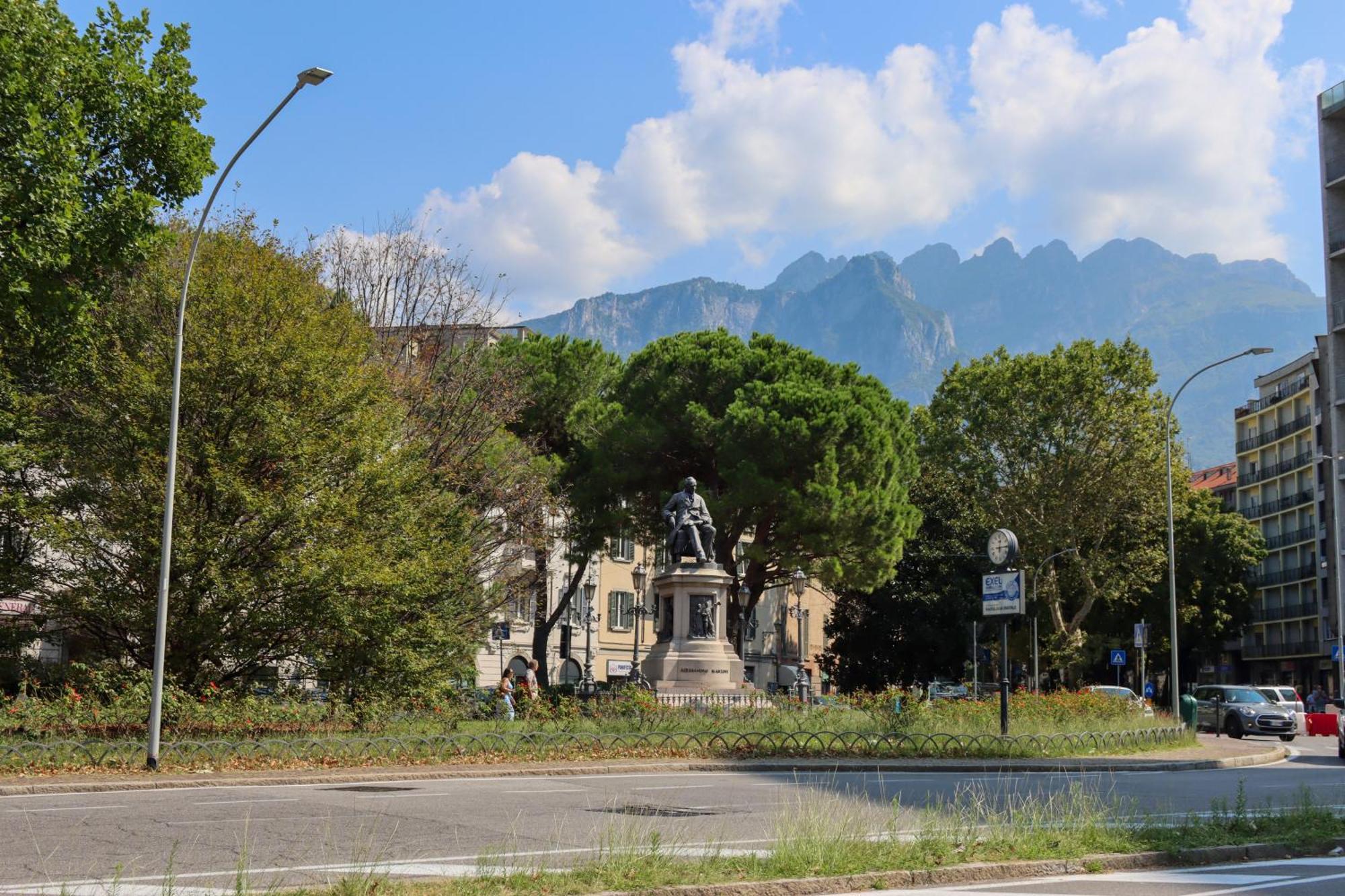 Casa Ardo Wifi & Free Parking In Lecco Center Apartman Kültér fotó